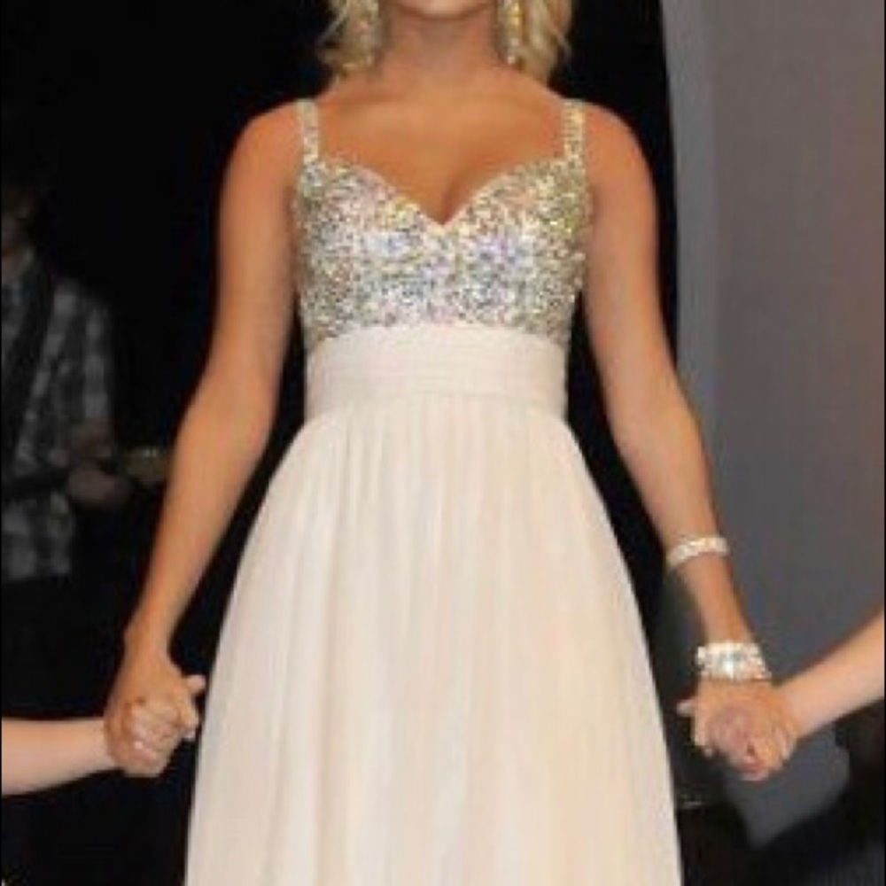 La Femme White Gown - Picture 4 of 5